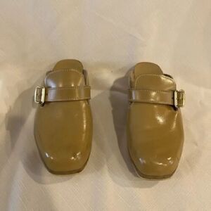 Scholls Women's Throwback Tan Leather Clog Size 5 looks like danish clogs